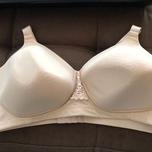 Vanity Fair Bra - 44D